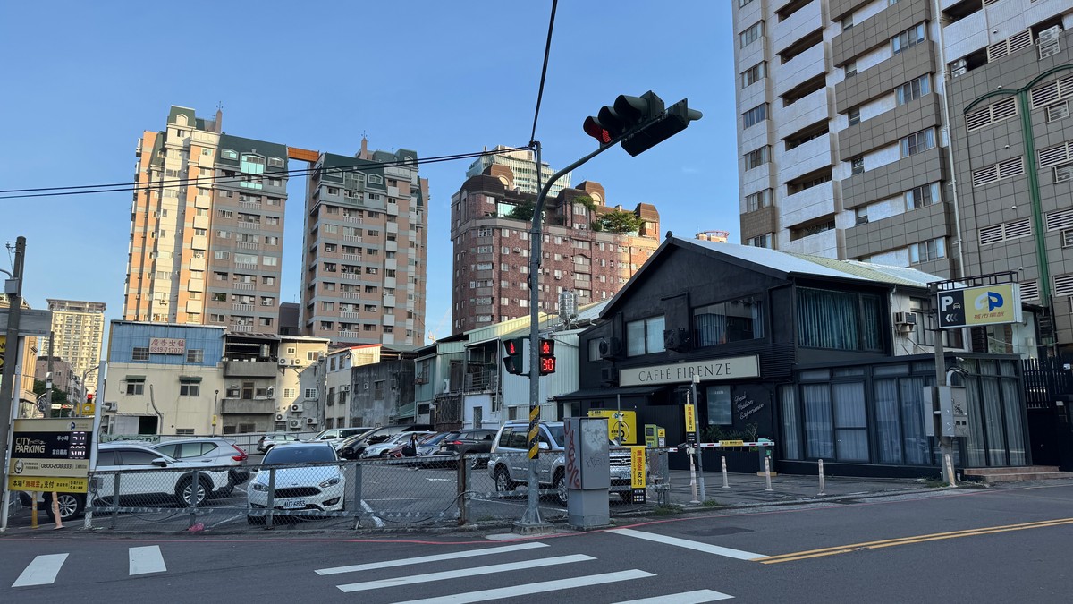 新青安2.0政策大轉彎？利率2.3%起跳、寬限期縮水、80條款上路，首購族：說好的照顧呢？