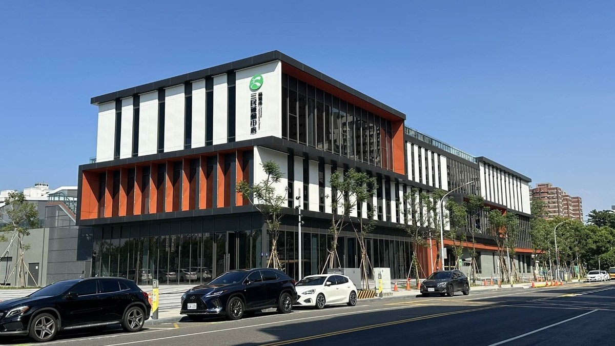 高雄今年再添5座運動中心 林欽榮副市長視察小港、三民運動中心營運前整備 預計115年下半年開放市民使用