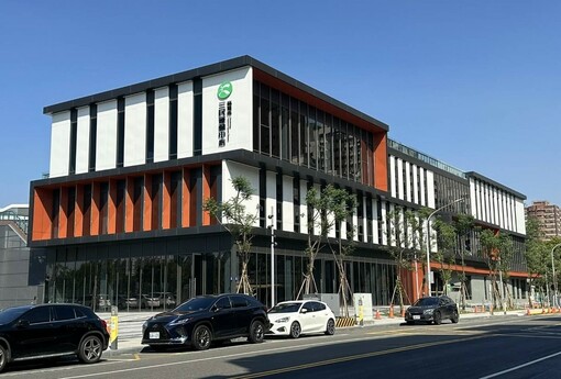 高雄今年再添5座運動中心 林欽榮副市長視察小港、三民運動中心營運前整備 預計115年下半年開放市民使用