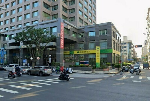 國泰金調查：買房意願降、賣房意願升！央行剛鬆綁，民眾卻不買單？