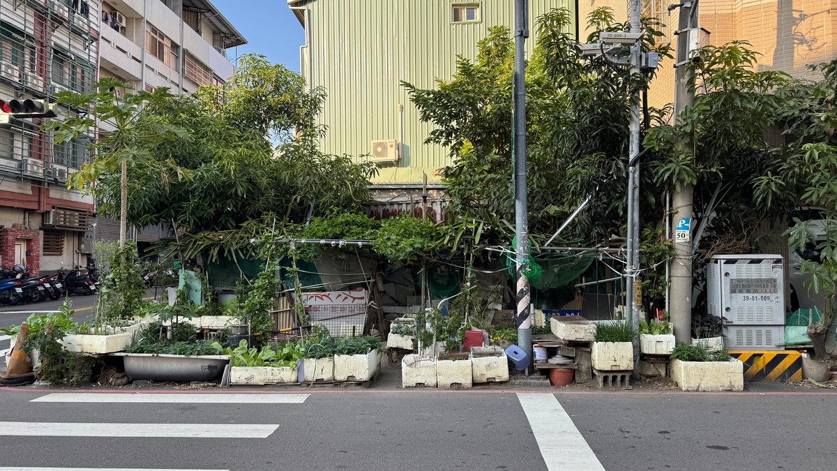 自主都更夢碎現場！13米大坑洞揭開「自己蓋房」的殘酷真相