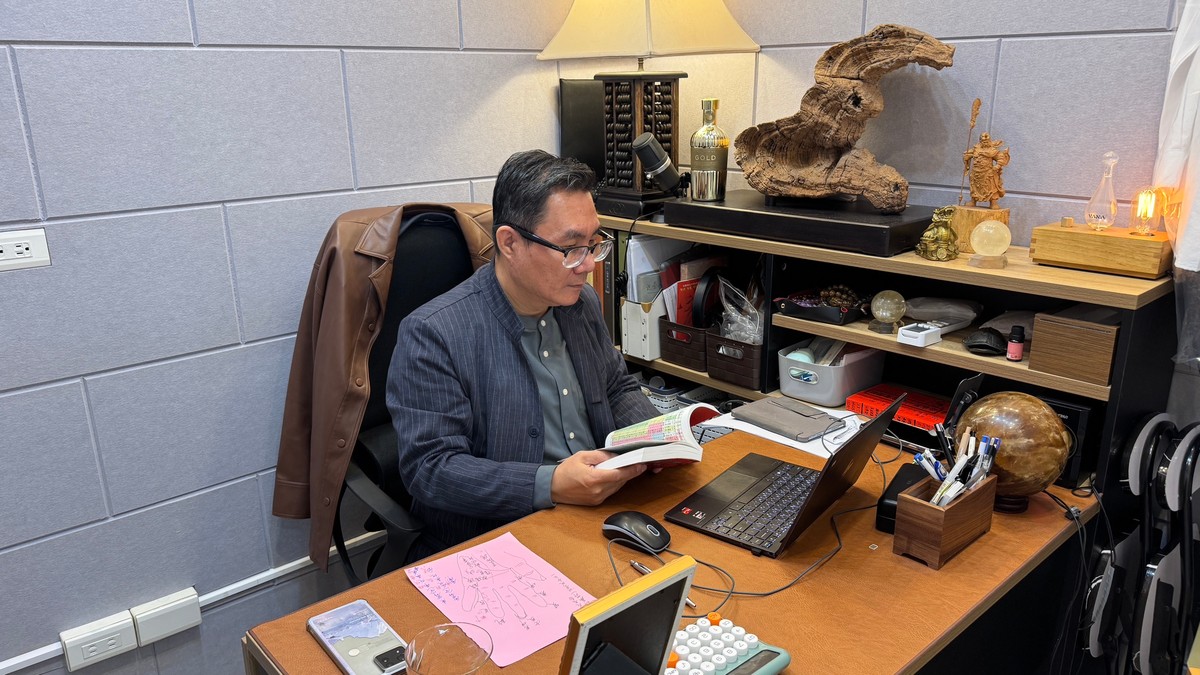 借錢炒股正夯！雙貸族破41.7萬人，平均背債757萬！富哥示警：股市一翻轉，斷頭潮就來了