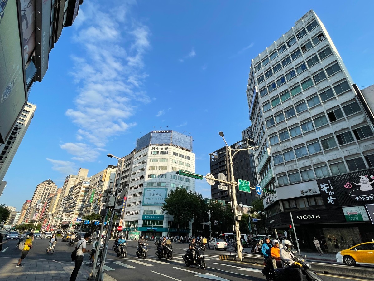 北市豪宅量縮價跌 這豪宅出售賠掉一台超跑  富豪買股買金不買房? 北市蛋黃區豪宅交易萎縮