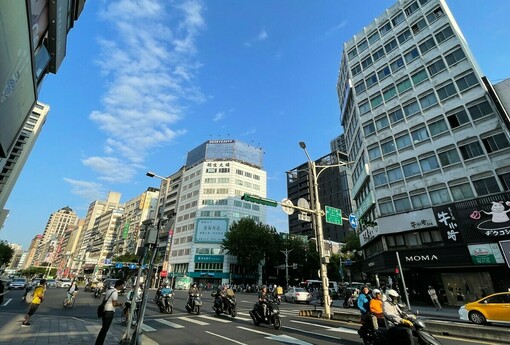 北市豪宅量縮價跌 這豪宅出售賠掉一台超跑  富豪買股買金不買房? 北市蛋黃區豪宅交易萎縮