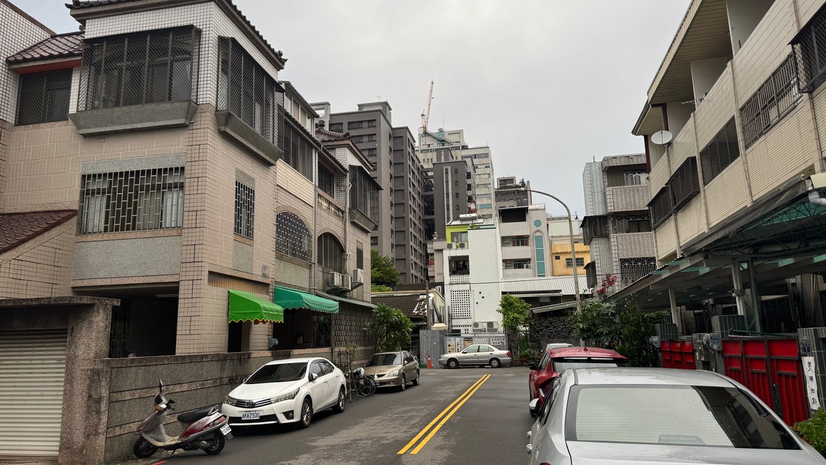 87.5%說房子會過時？別鬧了！買不起才是重點，建商在賣焦慮你看不出來嗎？