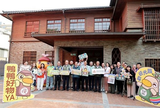 臺南招牌吉祥物菜奇鴨夜奇鴨入厝古蹟「愛國婦人會館」 文創魅力吸人潮