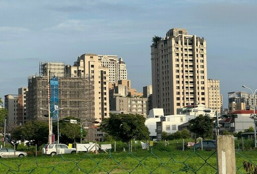 通膨、股市震盪下的購屋選擇：預售屋是抗通膨利器，還是風險放大器？