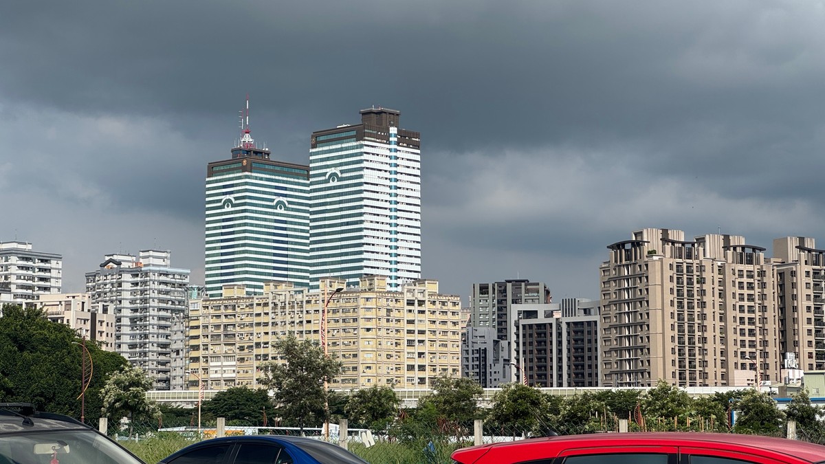 我兩年前買的預售屋，現在同格局竟然每坪便宜5萬，還沒交屋就先賠百萬！