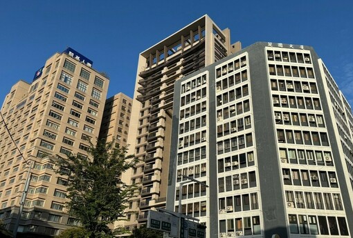 台股資金會轉進房市嗎？數據說「想買的多、真動的少」，關鍵門檻還沒破