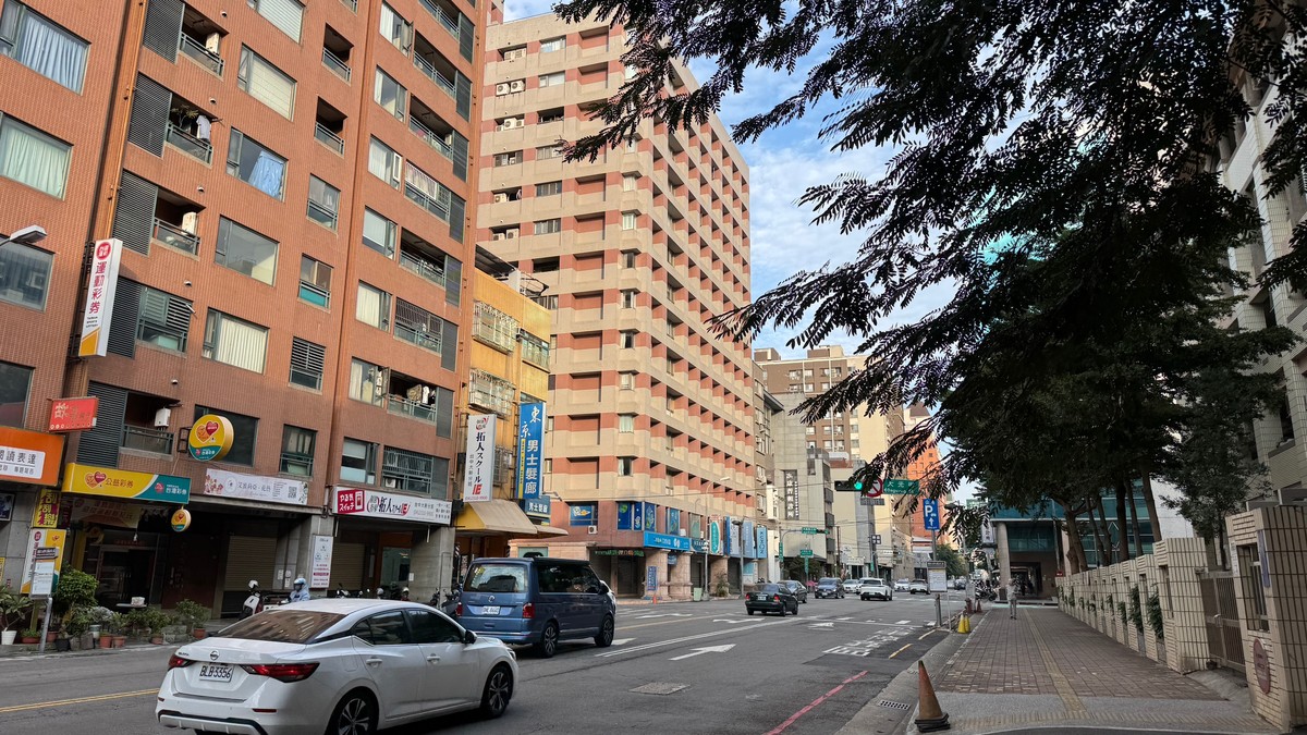 住宅使照與新生兒「死亡交叉」加劇，台中新屋是新生兒兩倍、房價年跌2.71%