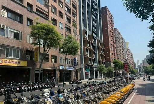 房市在「挑人」：公寓被市場半放生，大樓變成資金專用通道