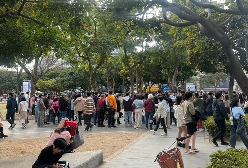 台灣生育率全球墊底！0.7人創新低，學者揭「不敢生」兩大元凶：薪資停滯、職場不友善
