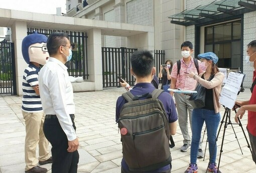 新合居時代問題，室友帶男友同居卻不分攤房租，該怎麼辦？