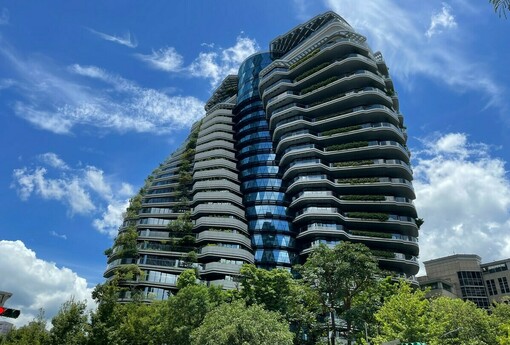 股房交易稅收冷熱有別   證交稅4個月抵一年 工商不動產、指標豪宅貢獻     契稅逆勢成長