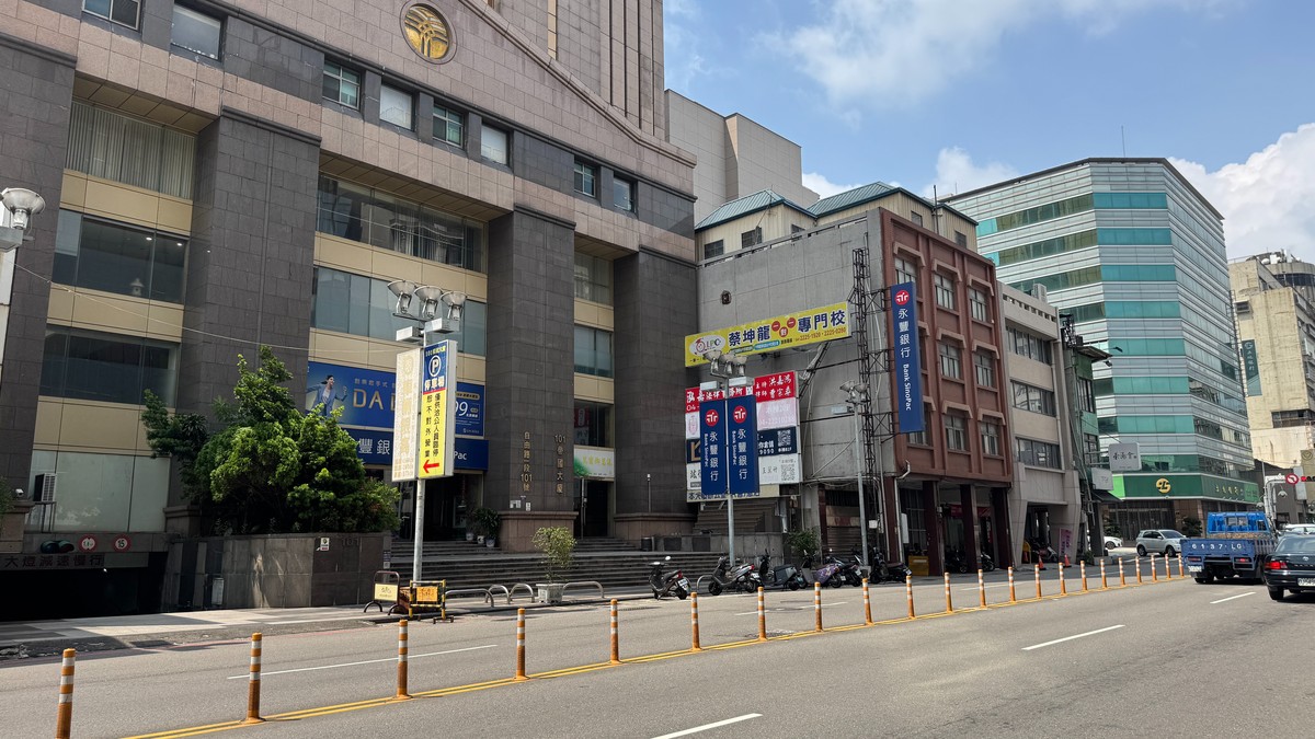 儲蓄險？早就過氣了！4,815億解約金全跑去股市，誰還在跟你領2%