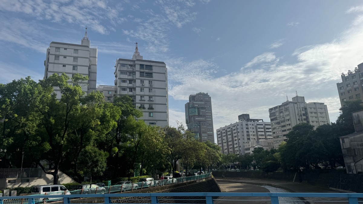 央行示警房貸負擔仍重！交易量年減25％、待售新成屋破11萬宅　房市進入壓力測試