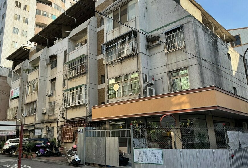 68公分逃生路還要等排拆？淡水頂樓違建惹怒住戶：難道火災來了也要排隊？