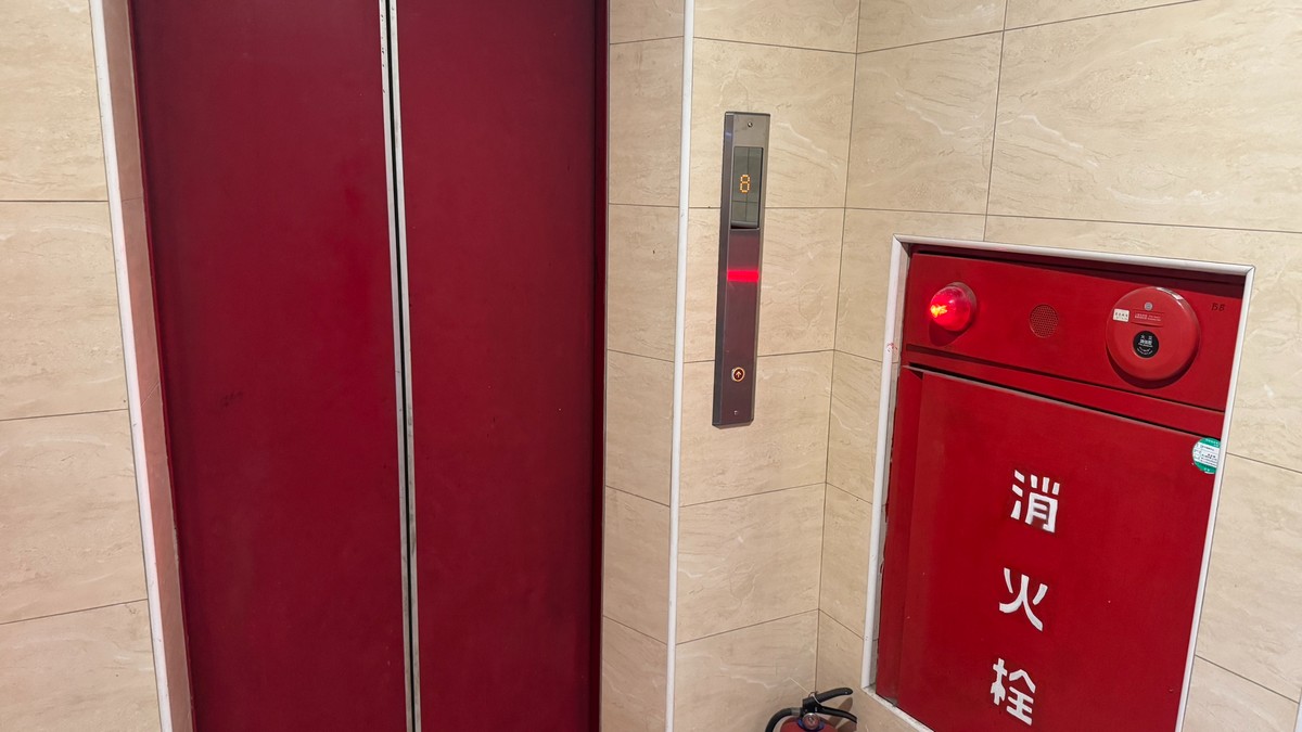 管委會鎖電梯逼住戶搬家？北市社區主委遭起訴　專家：區權會決議不是法院判決